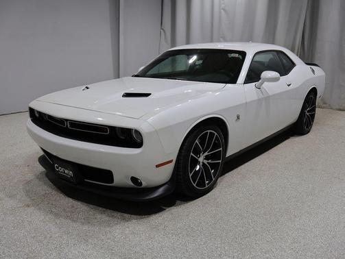 Ivory White Tri-Coat Pearl 2016 Dodge Challenger R/T Scat Pack