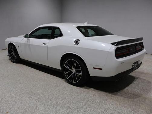 Ivory White Tri-Coat Pearl 2016 Dodge Challenger R/T Scat Pack