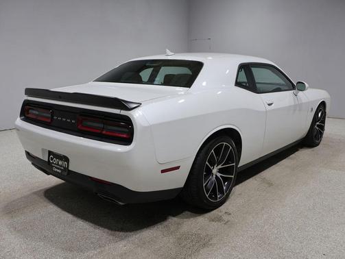 Ivory White Tri-Coat Pearl 2016 Dodge Challenger R/T Scat Pack