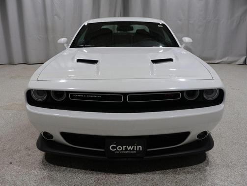 Ivory White Tri-Coat Pearl 2016 Dodge Challenger R/T Scat Pack
