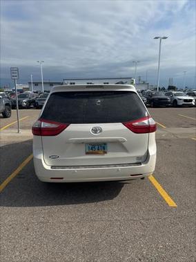 2017 Toyota Sienna XLE Premium