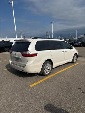 2017 Toyota Sienna XLE Premium