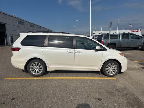 2017 Toyota Sienna XLE Premium