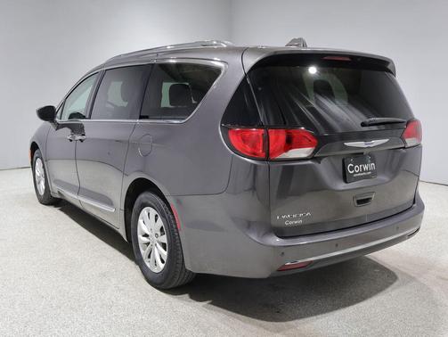 Granite Crystal Metallic Clearcoat 2018 Chrysler Pacifica Touring-L Plus
