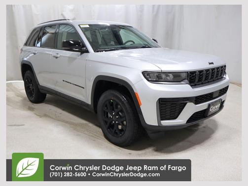 Silver Zynith 2026 Jeep Grand Cherokee Altitude