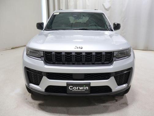 Silver Zynith 2026 Jeep Grand Cherokee Altitude