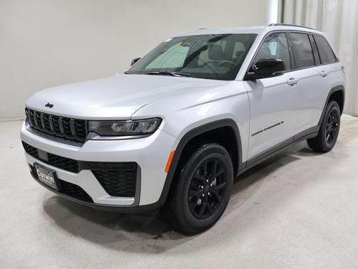 Silver Zynith 2026 Jeep Grand Cherokee Altitude