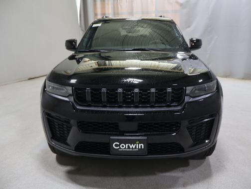 Diamond Black Crystal Pearlcoat 2026 Jeep Grand Cherokee L Altitude