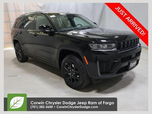 Diamond Black Crystal Pearlcoat 2026 Jeep Grand Cherokee L Altitude