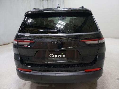 Diamond Black Crystal Pearlcoat 2026 Jeep Grand Cherokee L Altitude