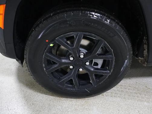 Baltic Gray Metallic Clearcoat 2026 Jeep Grand Cherokee Altitude