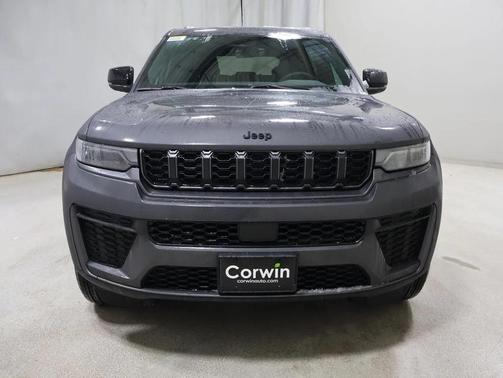 Baltic Gray Metallic Clearcoat 2026 Jeep Grand Cherokee Altitude