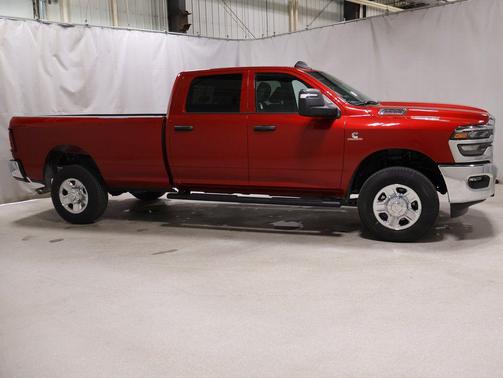 2025 RAM 2500 Tradesman Crew Cab 4x4 8' Box