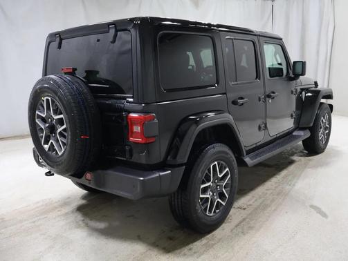 2026 Jeep Wrangler 4-Door Sahara 4x4