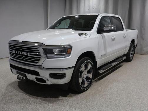 Ivory White Tri-Coat Pearlcoat 2023 RAM 1500 Laramie