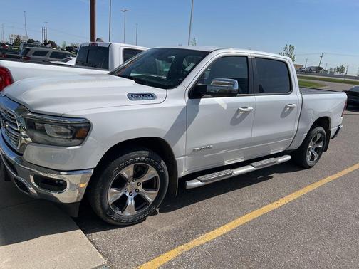 Ivory White Tri-Coat Pearlcoat 2023 RAM 1500 Laramie