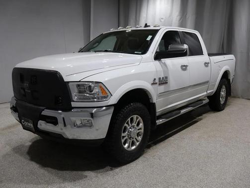 2017 RAM 2500 Laramie Crew Cab 4x4 6'4' Box