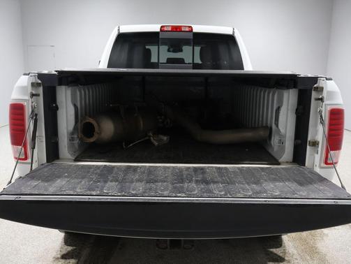 2017 RAM 2500 Laramie Crew Cab 4x4 6'4' Box