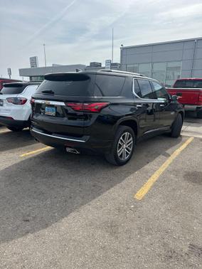Mosaic Black Metallic 2023 Chevrolet Traverse High Country