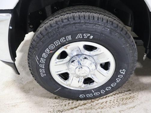 Bright White Clearcoat 2026 RAM 2500 Tradesman Crew Cab 4x4 6'4' Box