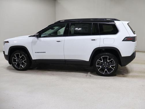 Bright White Clearcoat 2026 Jeep Cherokee Overland