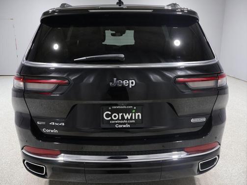 Diamond Black Crystal Pearlcoat 2023 Jeep Grand Cherokee L Overland