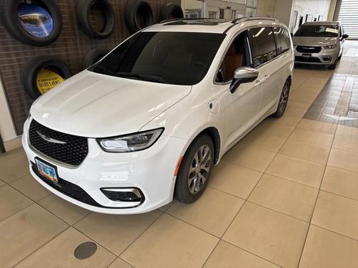 2025 Chrysler Pacifica L