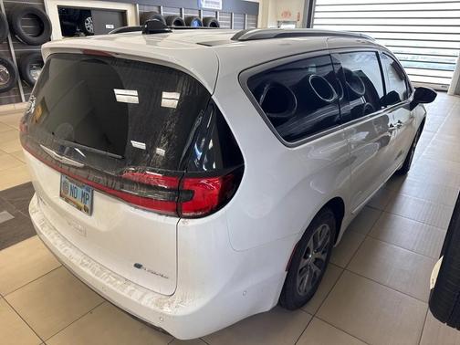 2025 Chrysler Pacifica L