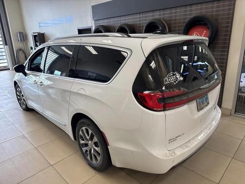 2025 Chrysler Pacifica L