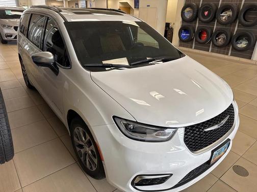 2025 Chrysler Pacifica L