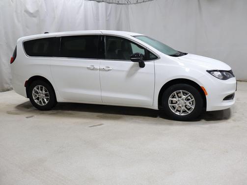 2026 Chrysler Voyager LX