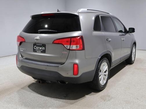 Silver 2014 Kia Sorento LX