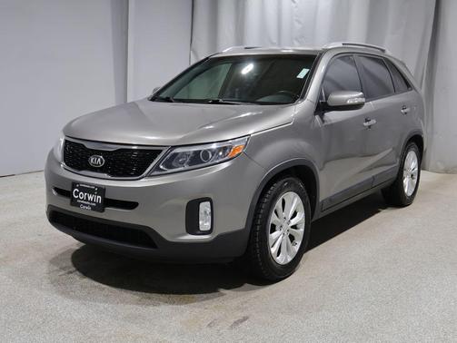 Silver 2014 Kia Sorento LX
