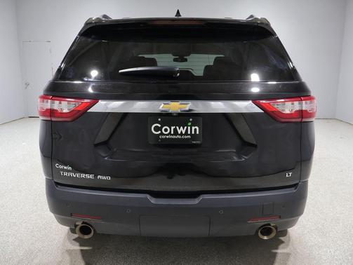 Mosaic Black Metallic 2021 Chevrolet Traverse LT Leather