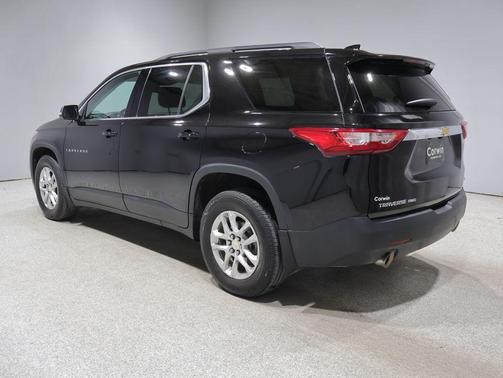 Mosaic Black Metallic 2021 Chevrolet Traverse LT Leather
