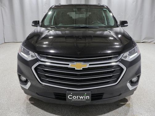 Mosaic Black Metallic 2021 Chevrolet Traverse LT Leather