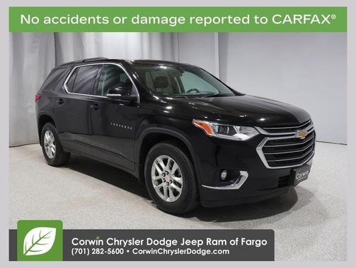 Mosaic Black Metallic 2021 Chevrolet Traverse LT Leather