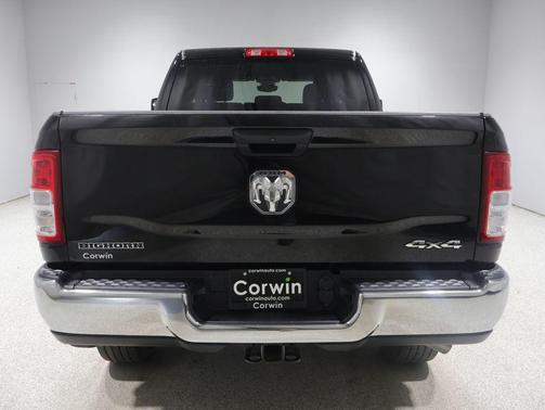 Diamond Black Crystal Pearlcoat 2024 RAM 2500 Big Horn Crew Cab 4x4 6'4' Box