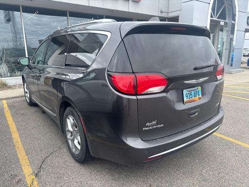 Granite Crystal Metallic Clearcoat 2019 Chrysler Pacifica Limited