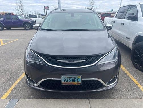 Granite Crystal Metallic Clearcoat 2019 Chrysler Pacifica Limited