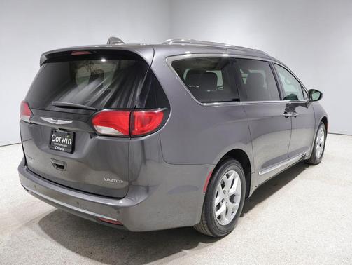 Granite Crystal Metallic Clearcoat 2019 Chrysler Pacifica Limited