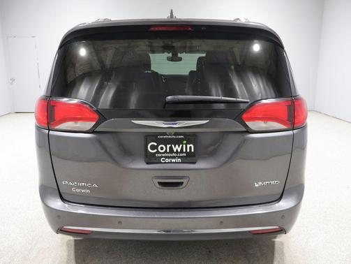 Granite Crystal Metallic Clearcoat 2019 Chrysler Pacifica Limited