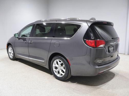 Granite Crystal Metallic Clearcoat 2019 Chrysler Pacifica Limited