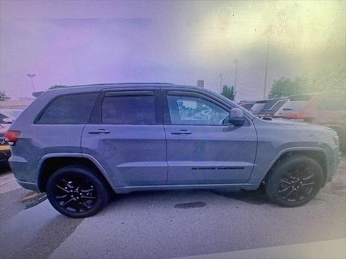 2022 Jeep Grand Cherokee Laredo