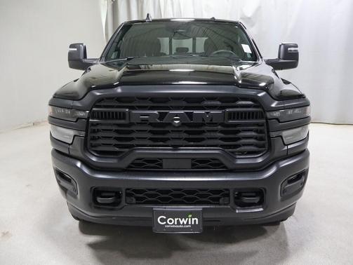2025 RAM 3500 Tradesman Crew Cab 4x4 6'4' Box