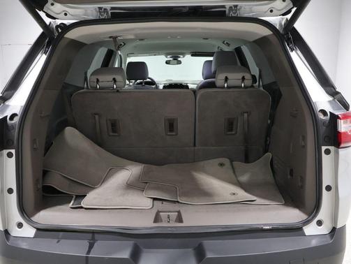 Silver Ice 2020 Chevrolet Traverse LT Cloth