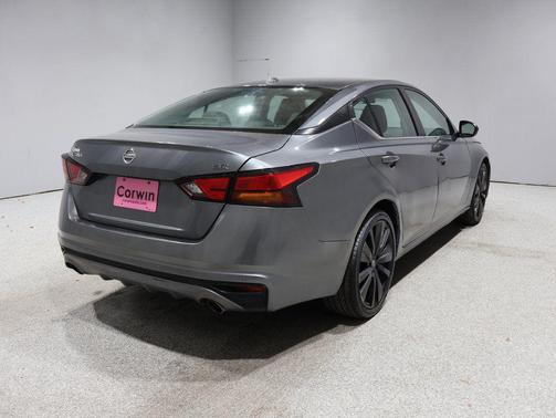 2020 Nissan Altima SR FWD