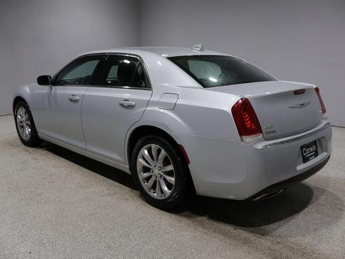 2019 Chrysler 300 Touring
