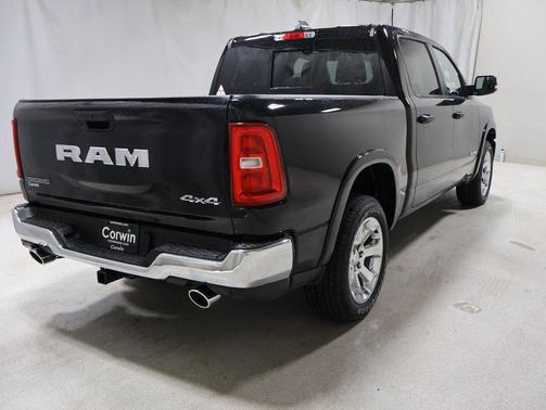 Diamond Black Crystal Pearlcoat 2026 RAM 1500 Big Horn/Lone Star