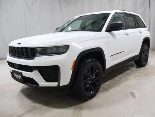 Bright White Clearcoat 2026 Jeep Grand Cherokee Altitude